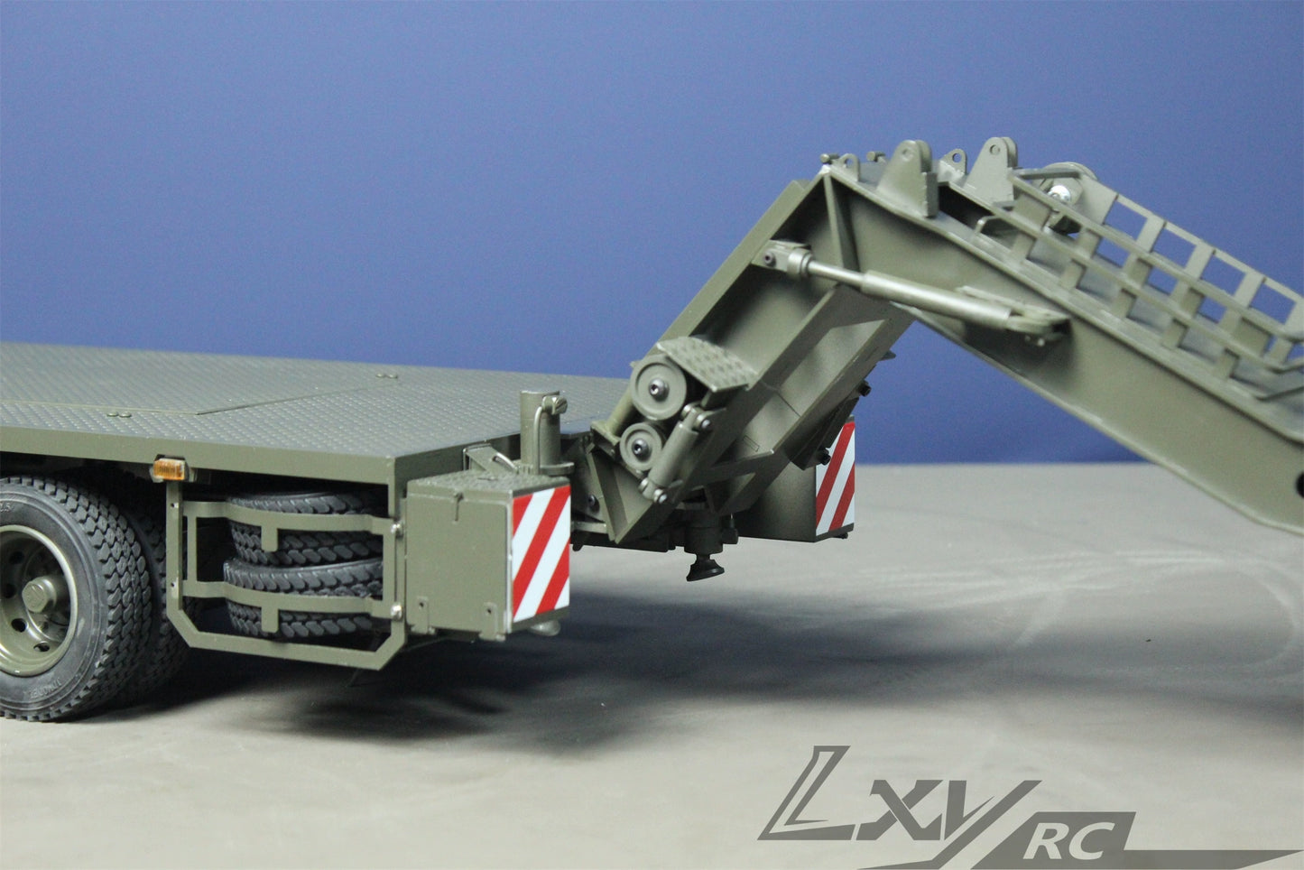 LXY 1/14 Metal Army Green Painted Lowbed 6 Axle Transport Trailer