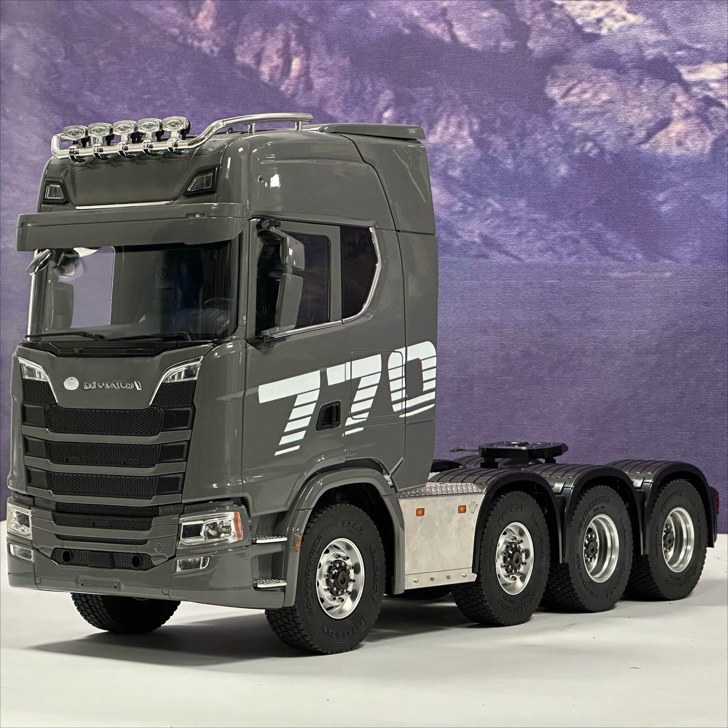 1/14 Tamiya Scania 8x8 Rc Tractor WITH SOUND LIGHT RTR