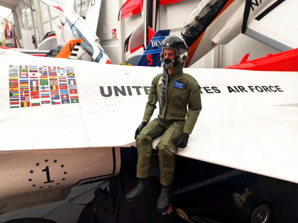 1/6 Fullbody Jet Pilots with Helmet for RC Airplane Pilot Figure Model