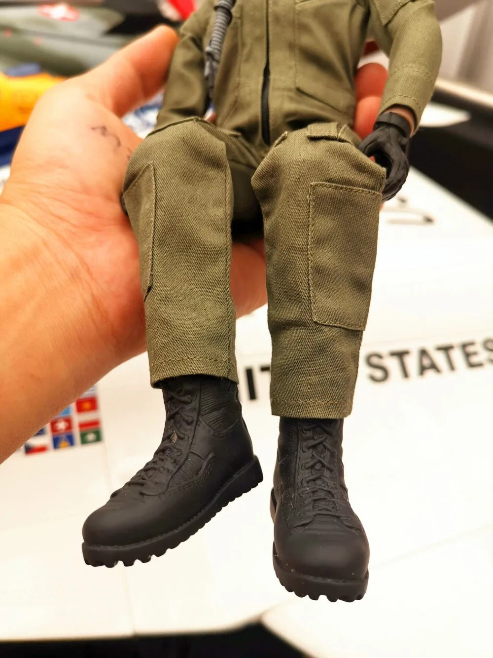 1/6 Fullbody Jet Pilots with Helmet for RC Airplane Pilot Figure Model