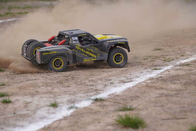 TRACTION HOBBY KM 1/6 CHALLENGER RC CAR KIT