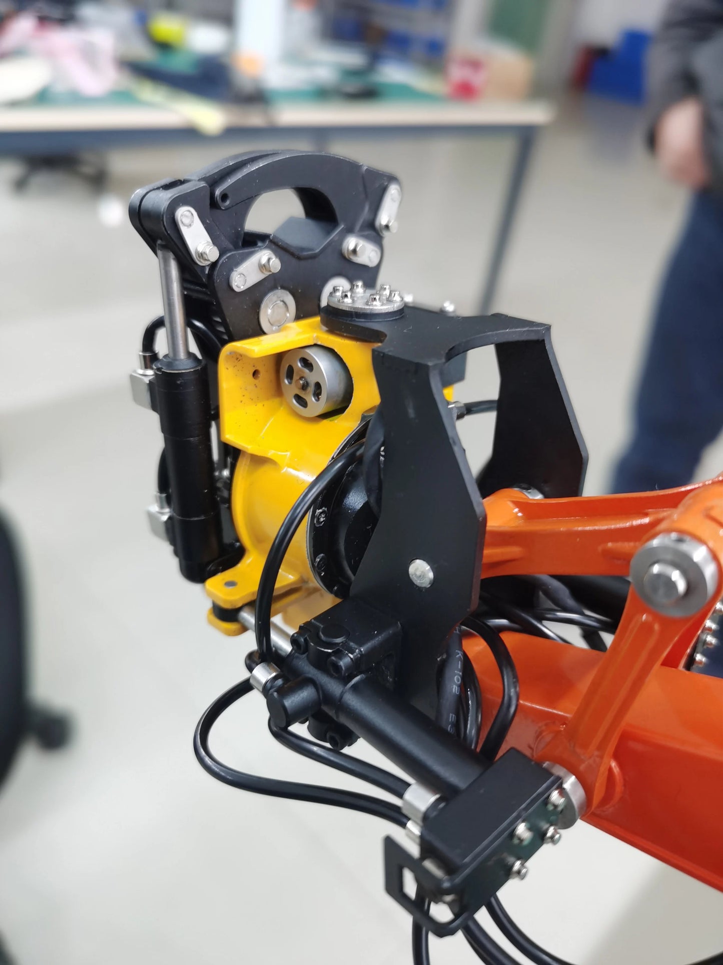 SFrog Hitachi 135 1/14 All Metal Desktop Hydraulic Excavator RTR