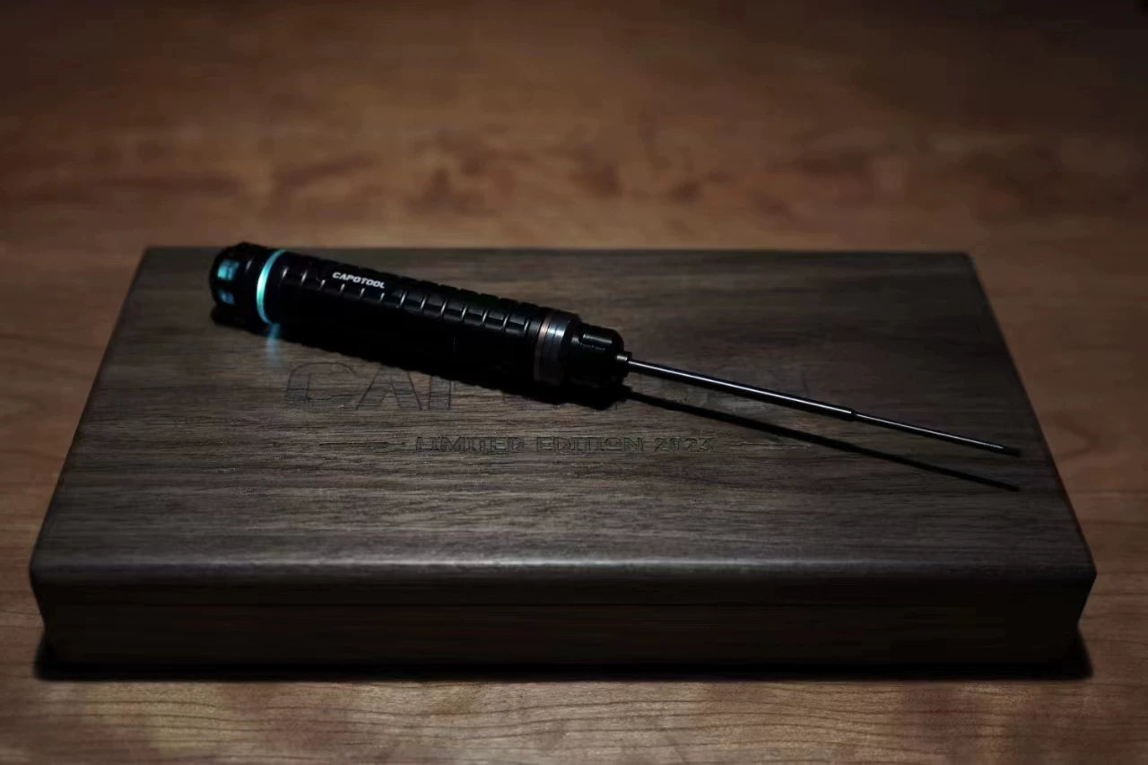 CAPO Limited Edition Led Screwdriver 4pcs with Wooden Case