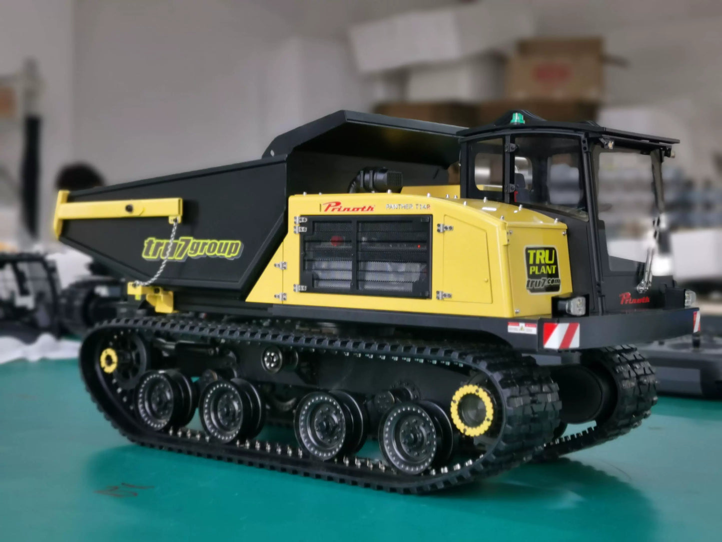 SFROG T14R 1/14 RC Hydraulic Track Truck RTR