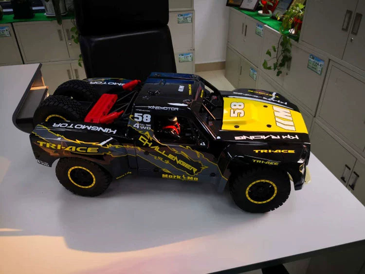 TRACTION HOBBY KM 1/6 CHALLENGER RC CAR KIT