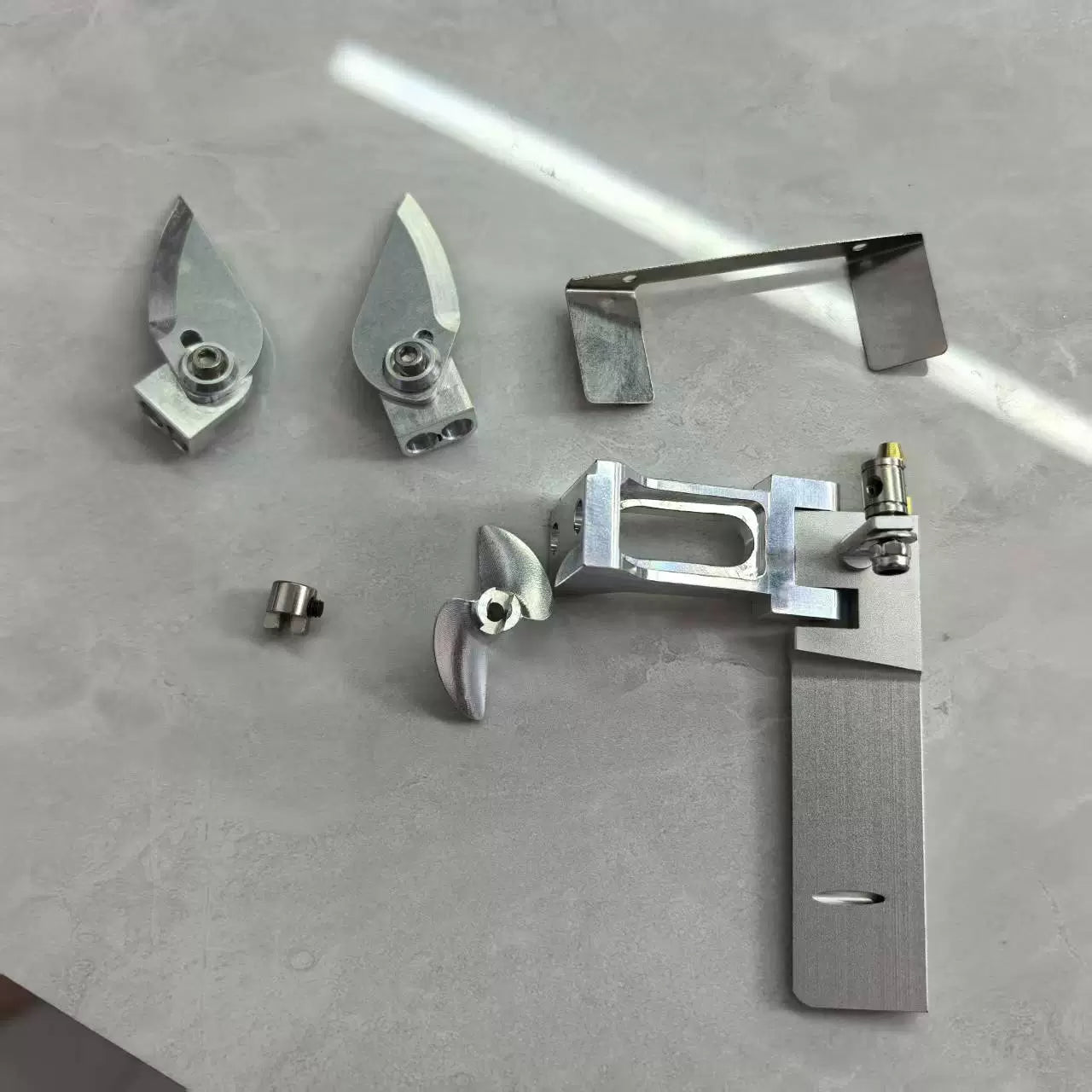 UDIRC 908 Brushless Remote Control Boat, Full Set of Metal Blades OP