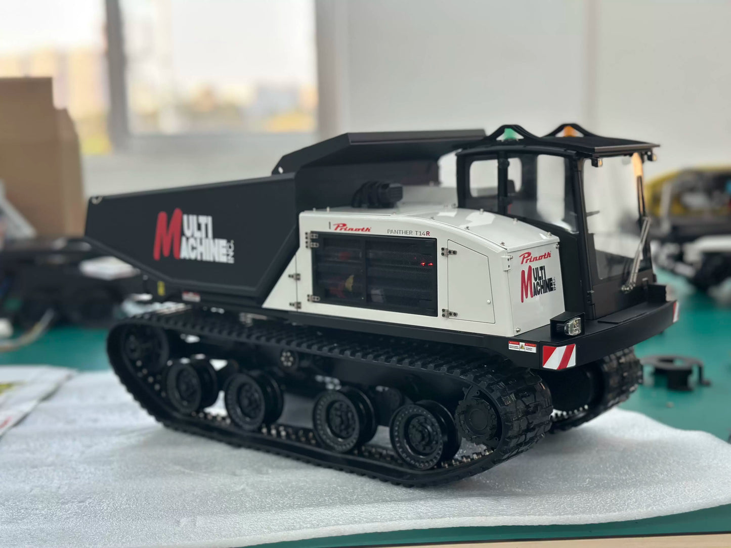 SFROG T14R 1/14 RC Hydraulic Track Truck RTR