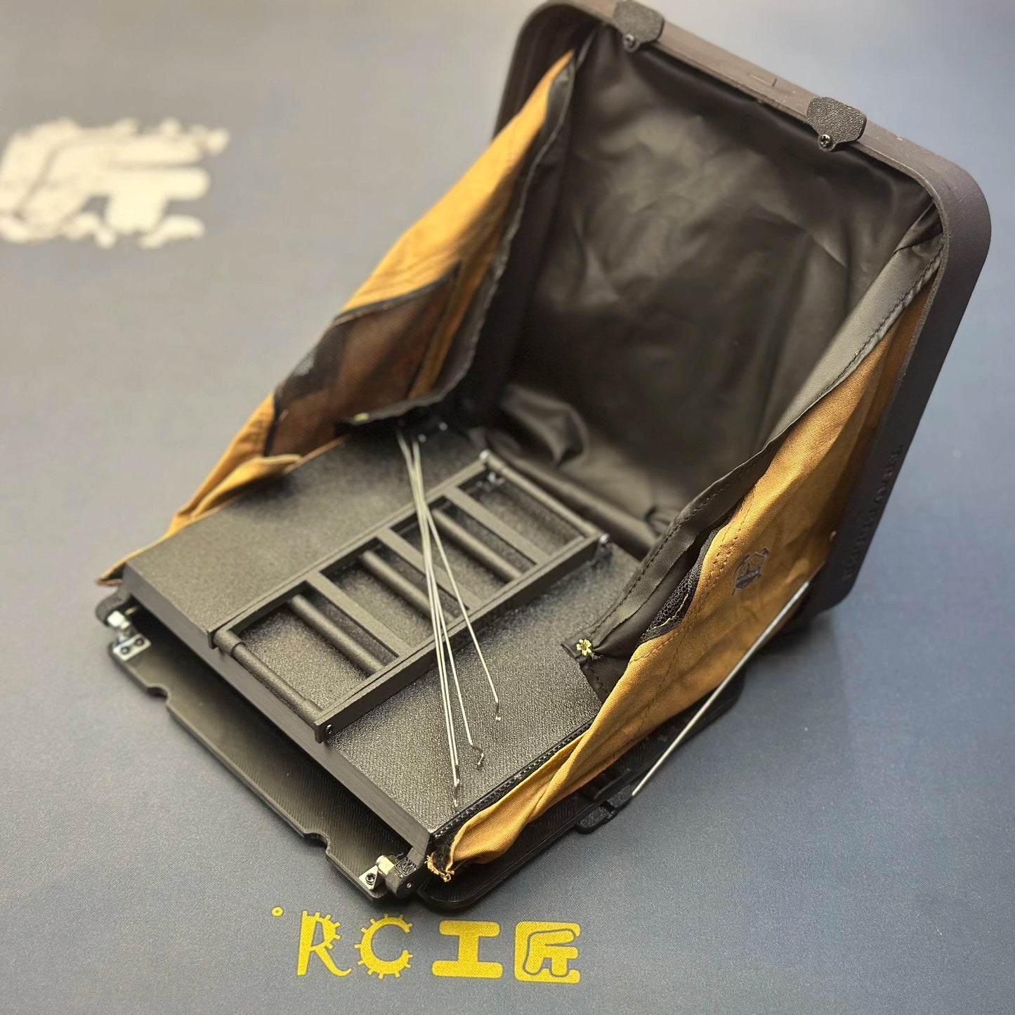 1/10 RC CAR Universal Foldable Luggage Rack Camping Tent Plastic Model
