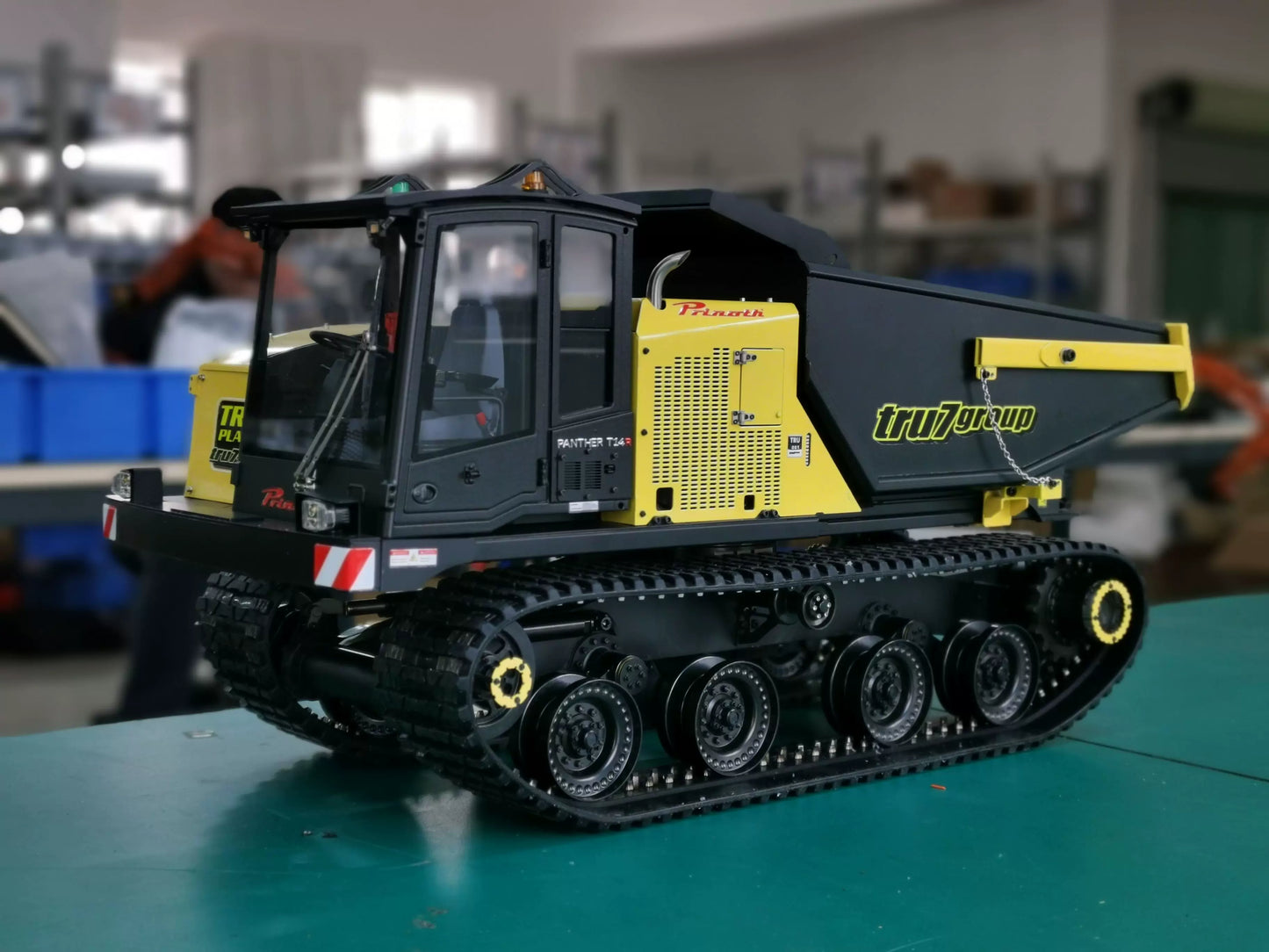 SFROG T14R 1/14 RC Hydraulic Track Truck RTR