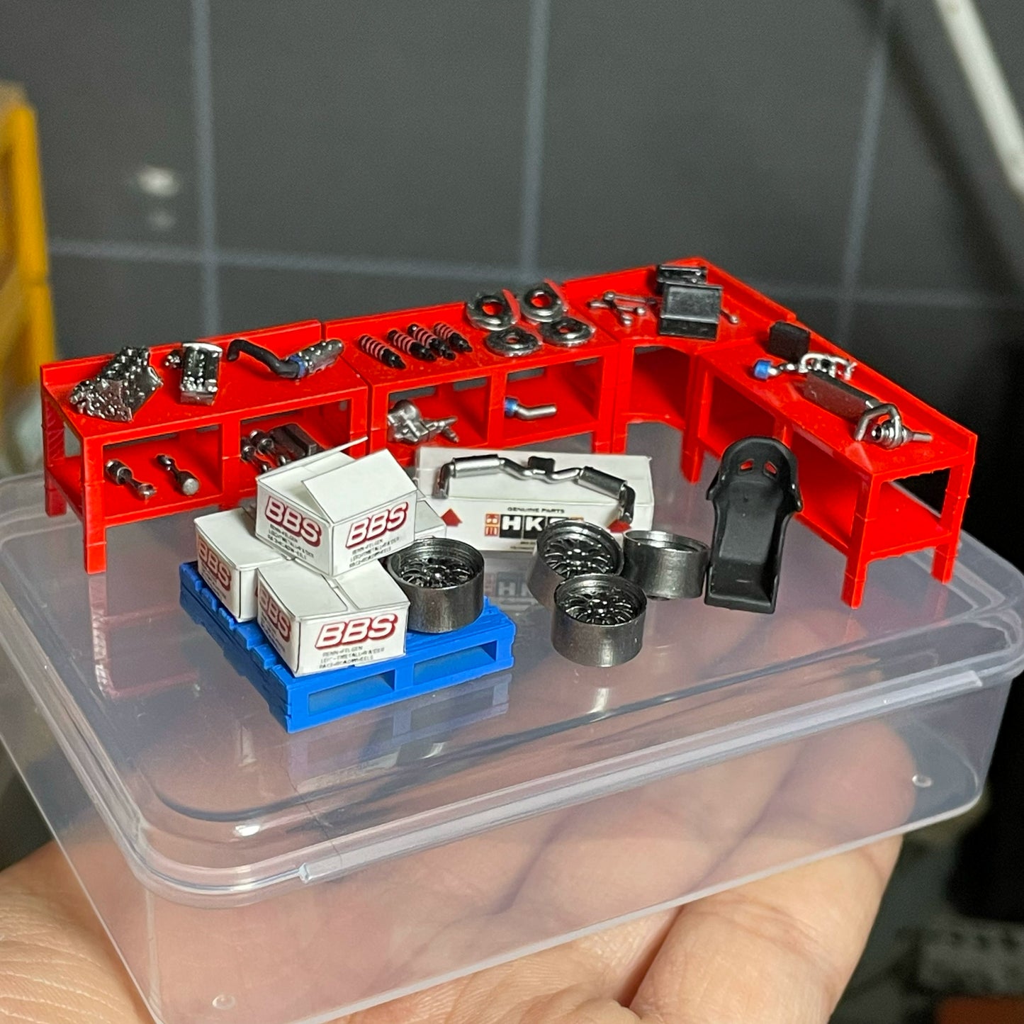 1:64 Repair Garage Plastic Model Scene Set