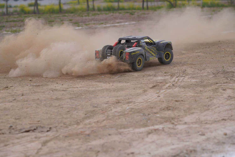 TRACTION HOBBY KM 1/6 CHALLENGER RC CAR KIT