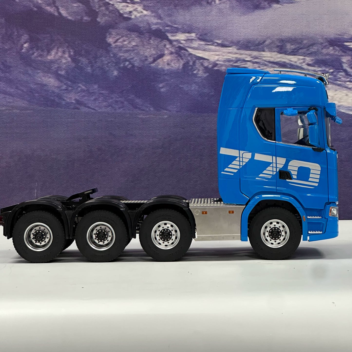 1/14 Tamiya Scania 8x8 Rc Tractor WITH SOUND LIGHT RTR