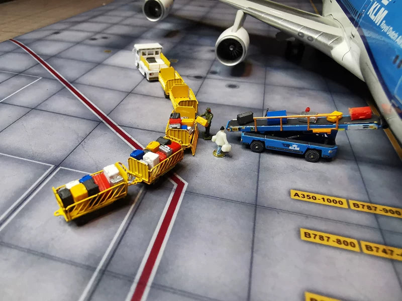 1:200 Airport Scene Model TUG Luggage Transport System MH-50 Trailer TUG660 Luggage Transfer Truck