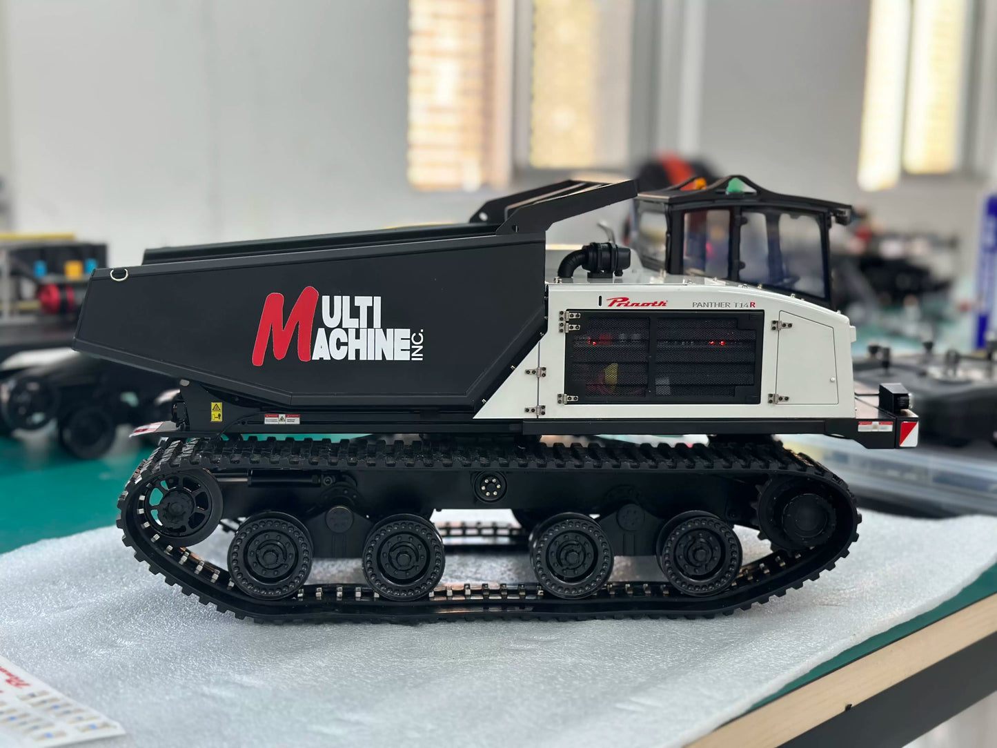 SFROG T14R 1/14 RC Hydraulic Track Truck RTR