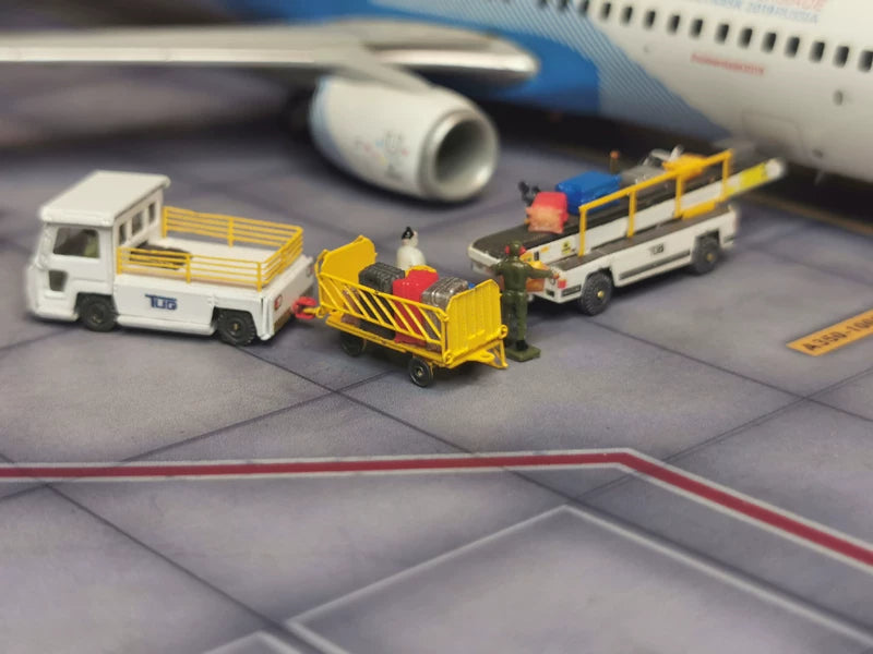1:200 Airport Scene Model TUG Luggage Transport System MH-50 Trailer TUG660 Luggage Transfer Truck