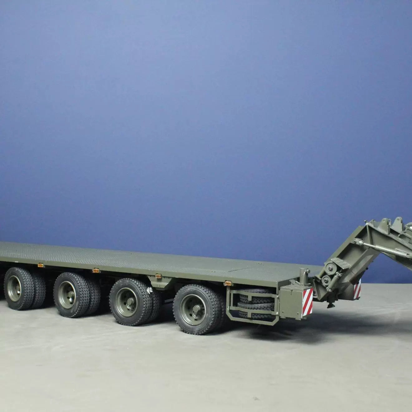 LXY 1/14 Metal Army Green Painted Lowbed 6 Axle Transport Trailer