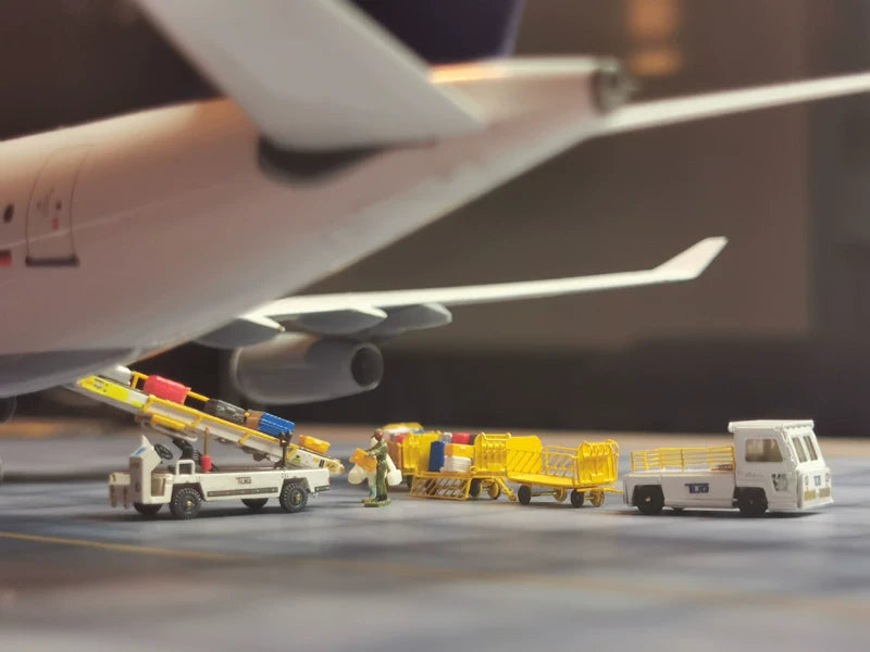 1:200 Airport Scene Model TUG Luggage Transport System MH-50 Trailer TUG660 Luggage Transfer Truck