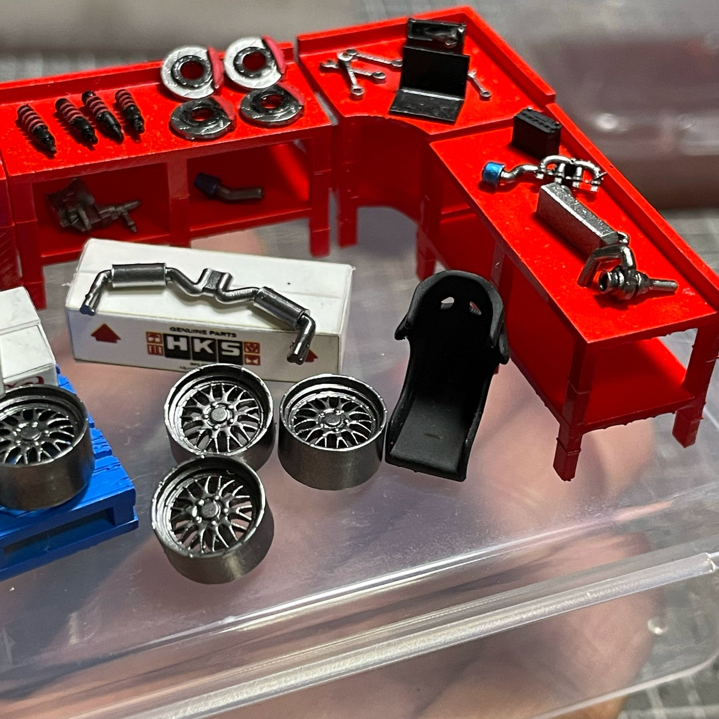 1:64 Repair Garage Plastic Model Scene Set