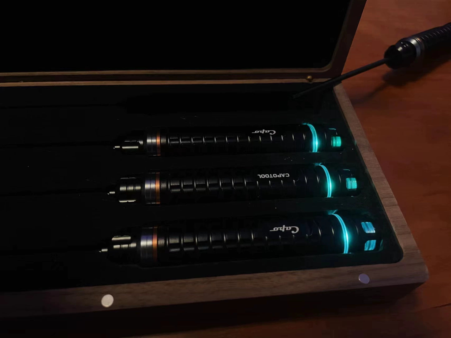 CAPO Limited Edition Led Screwdriver 4pcs with Wooden Case