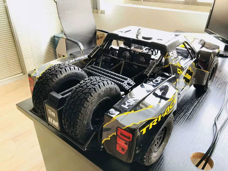 TRACTION HOBBY KM 1/6 CHALLENGER RC CAR KIT