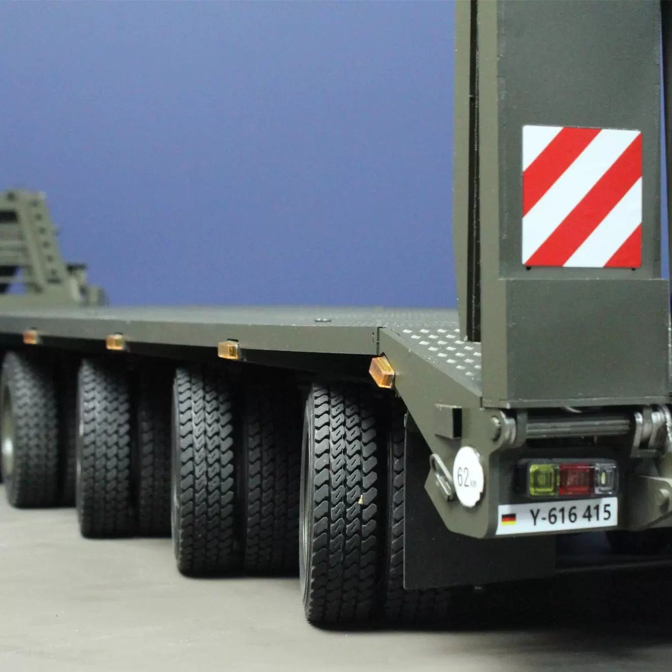 LXY 1/14 Metal Army Green Painted Lowbed 6 Axle Transport Trailer