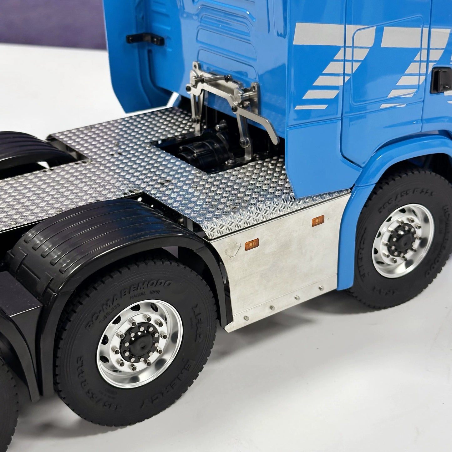 1/14 Tamiya Scania 8x8 Rc Tractor WITH SOUND LIGHT RTR