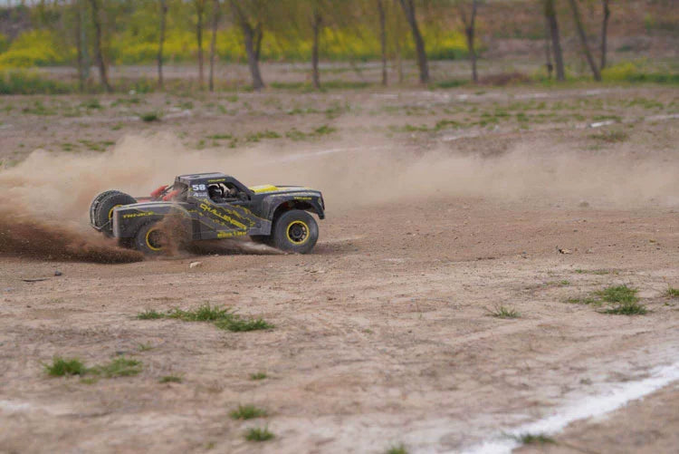 TRACTION HOBBY KM 1/6 CHALLENGER RC CAR KIT