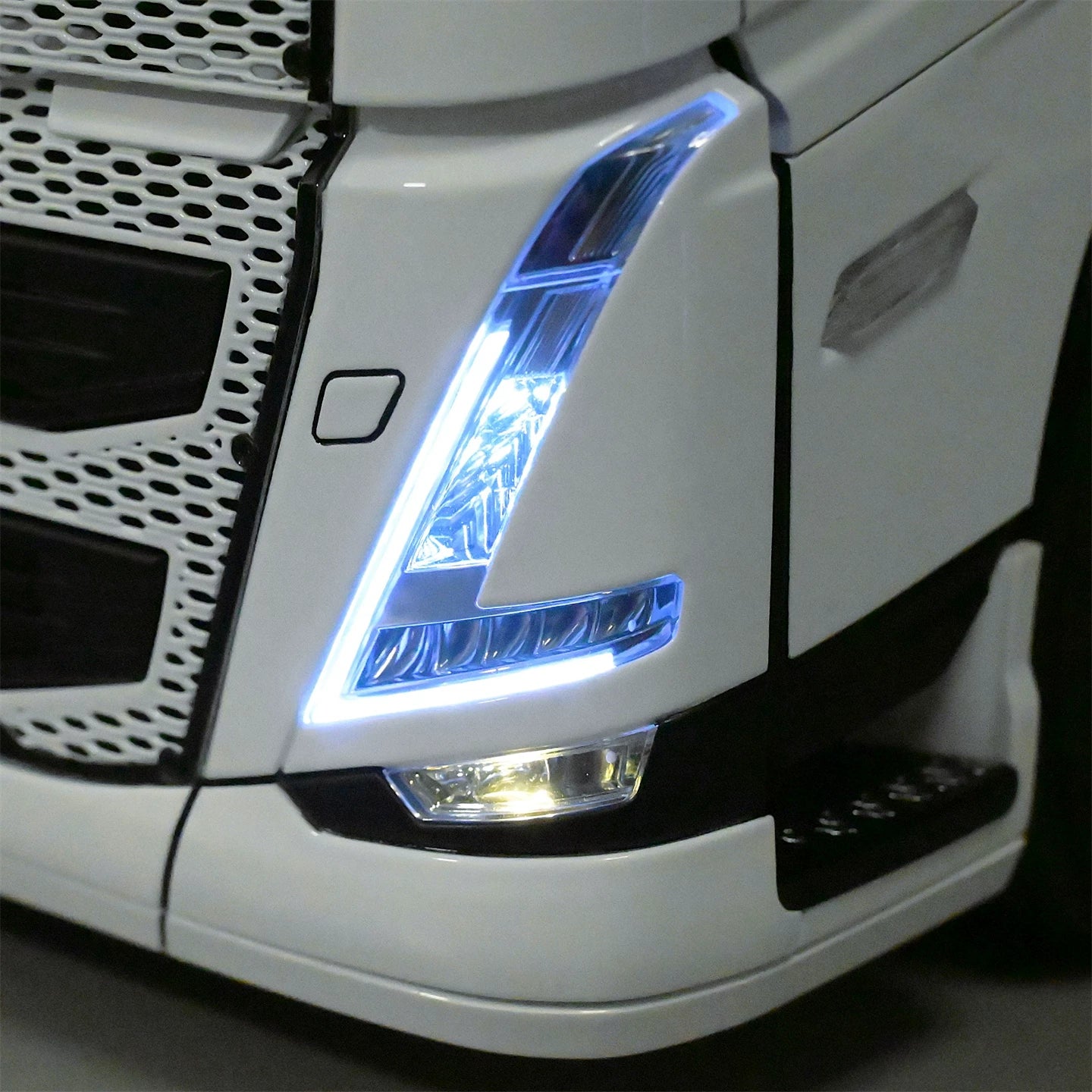 JUWUBA 1/14 tamiya FH16 750 Front Bumper OP WITH Headlight Kit