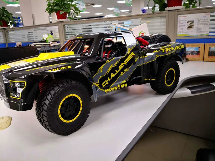 TRACTION HOBBY KM 1/6 CHALLENGER RC CAR KIT