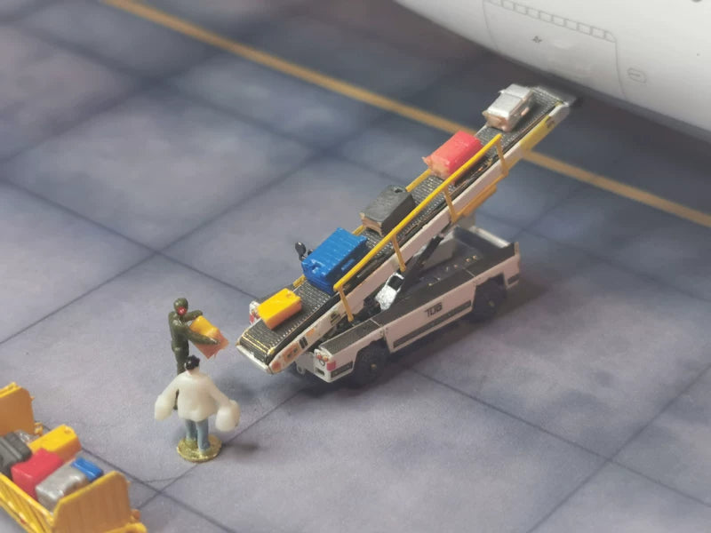 1:200 Airport Scene Model TUG Luggage Transport System MH-50 Trailer TUG660 Luggage Transfer Truck