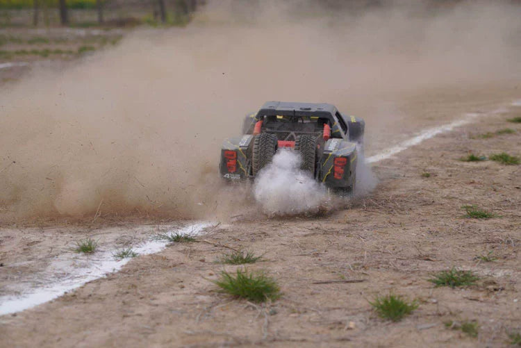 TRACTION HOBBY KM 1/6 CHALLENGER RC CAR KIT