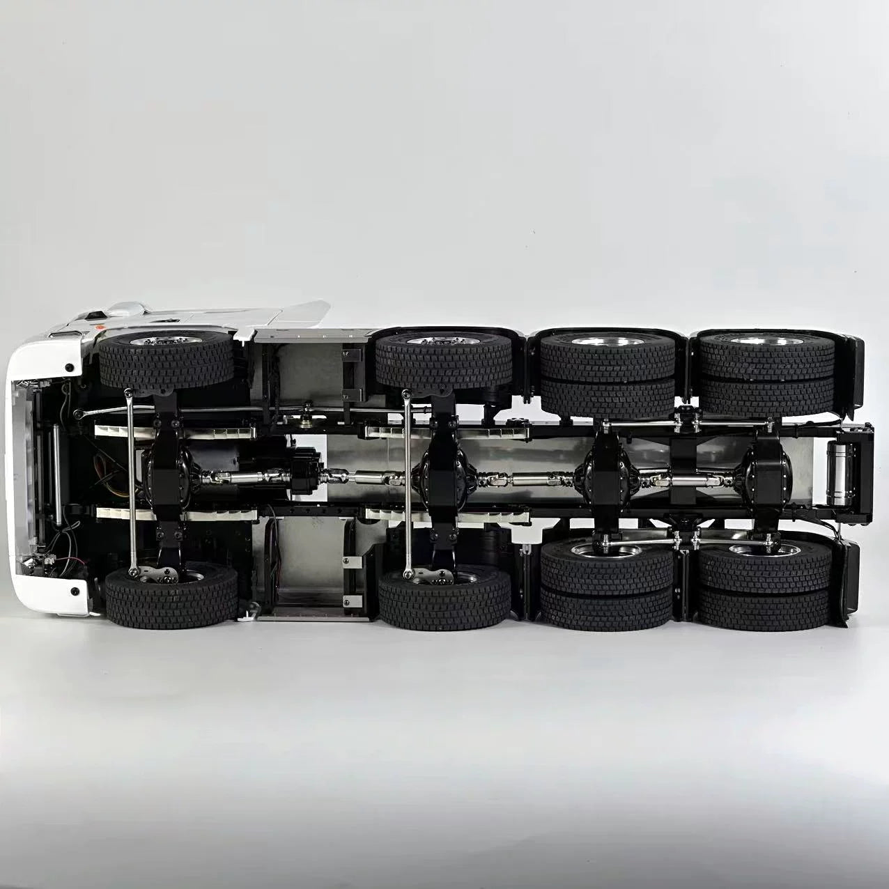 1/14 Tamiya Scania 8x8 Rc Tractor WITH SOUND LIGHT RTR
