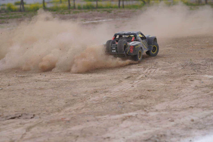 TRACTION HOBBY KM 1/6 CHALLENGER RC CAR KIT