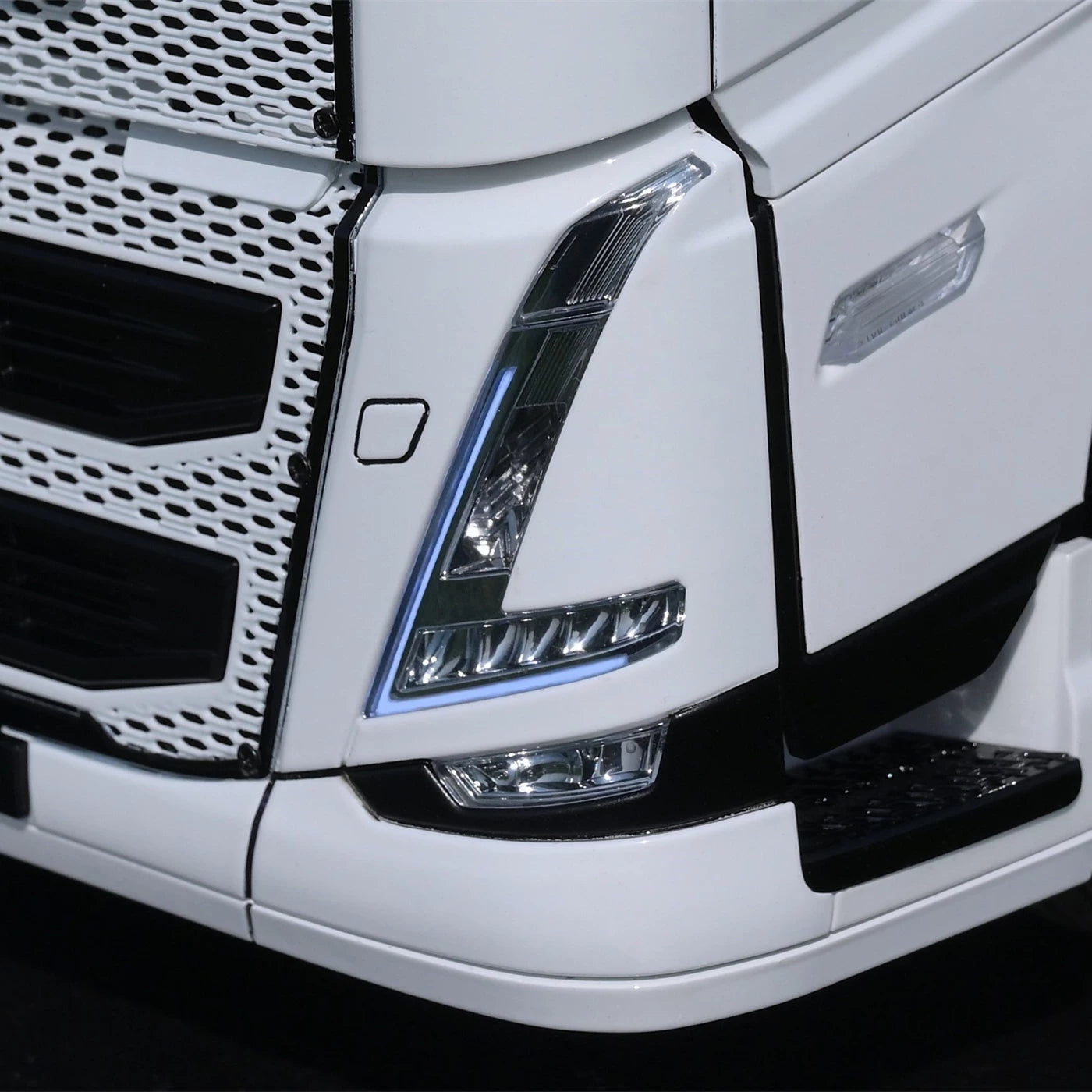 JUWUBA 1/14 tamiya FH16 750 Front Bumper OP WITH Headlight Kit