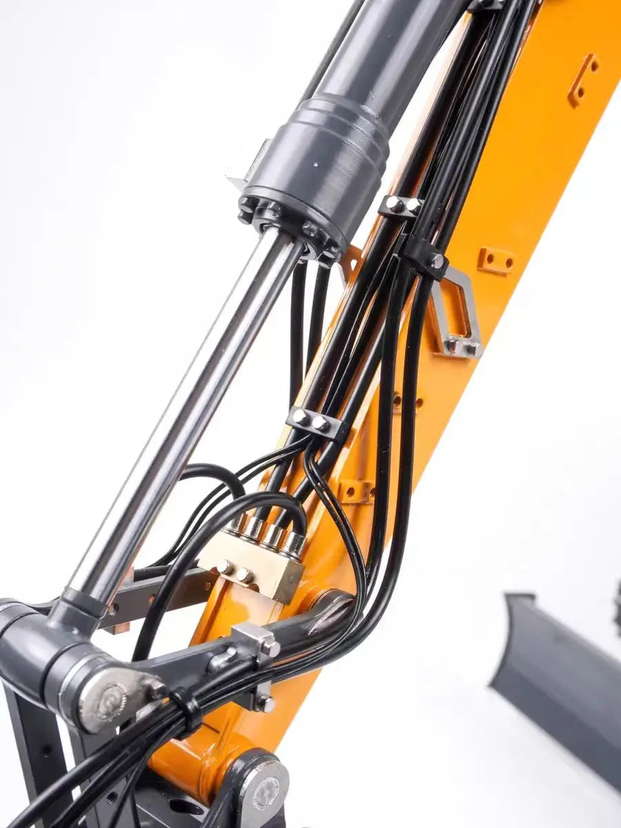 CUT MODEL 1/14 914 RC Excavator Standard Version Upgrade To High Spec Version Hydraulic Quick Release Part