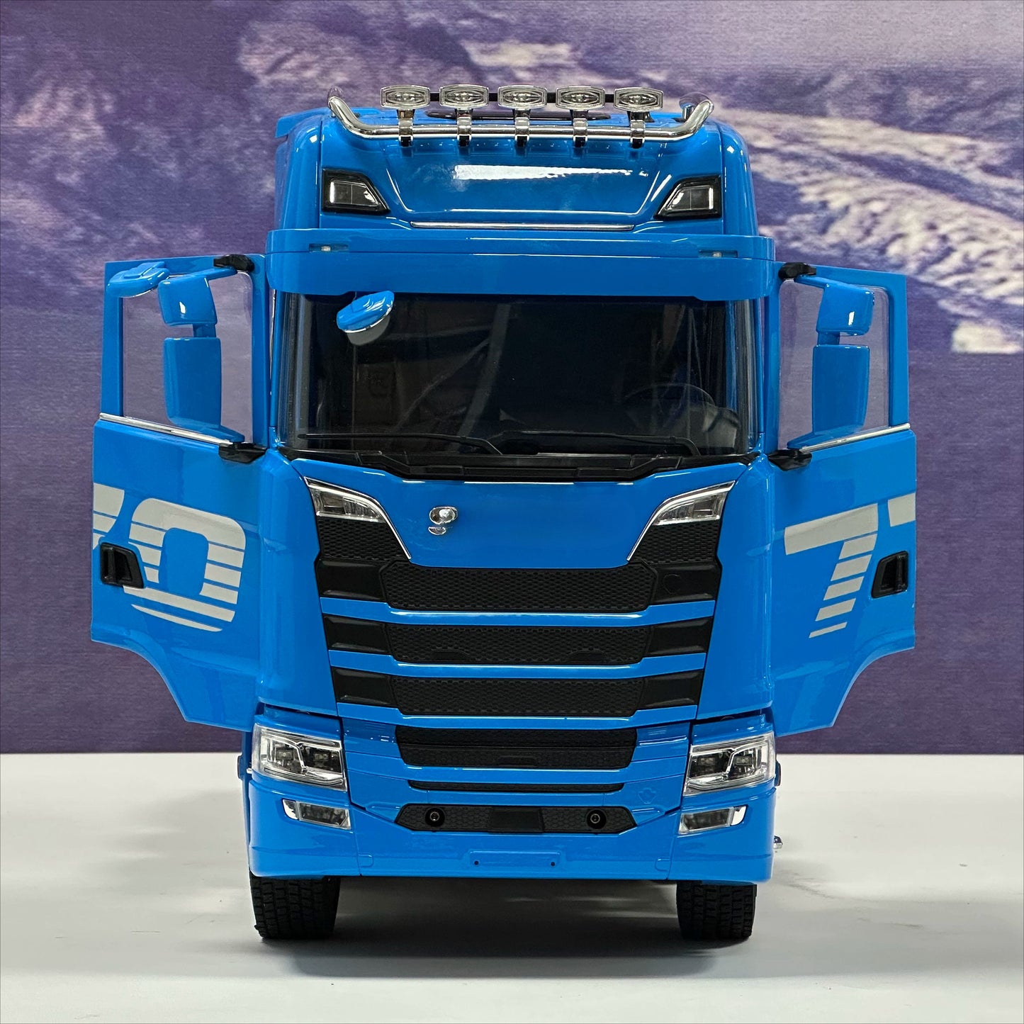 1/14 Tamiya Scania 8x8 Rc Tractor WITH SOUND LIGHT RTR