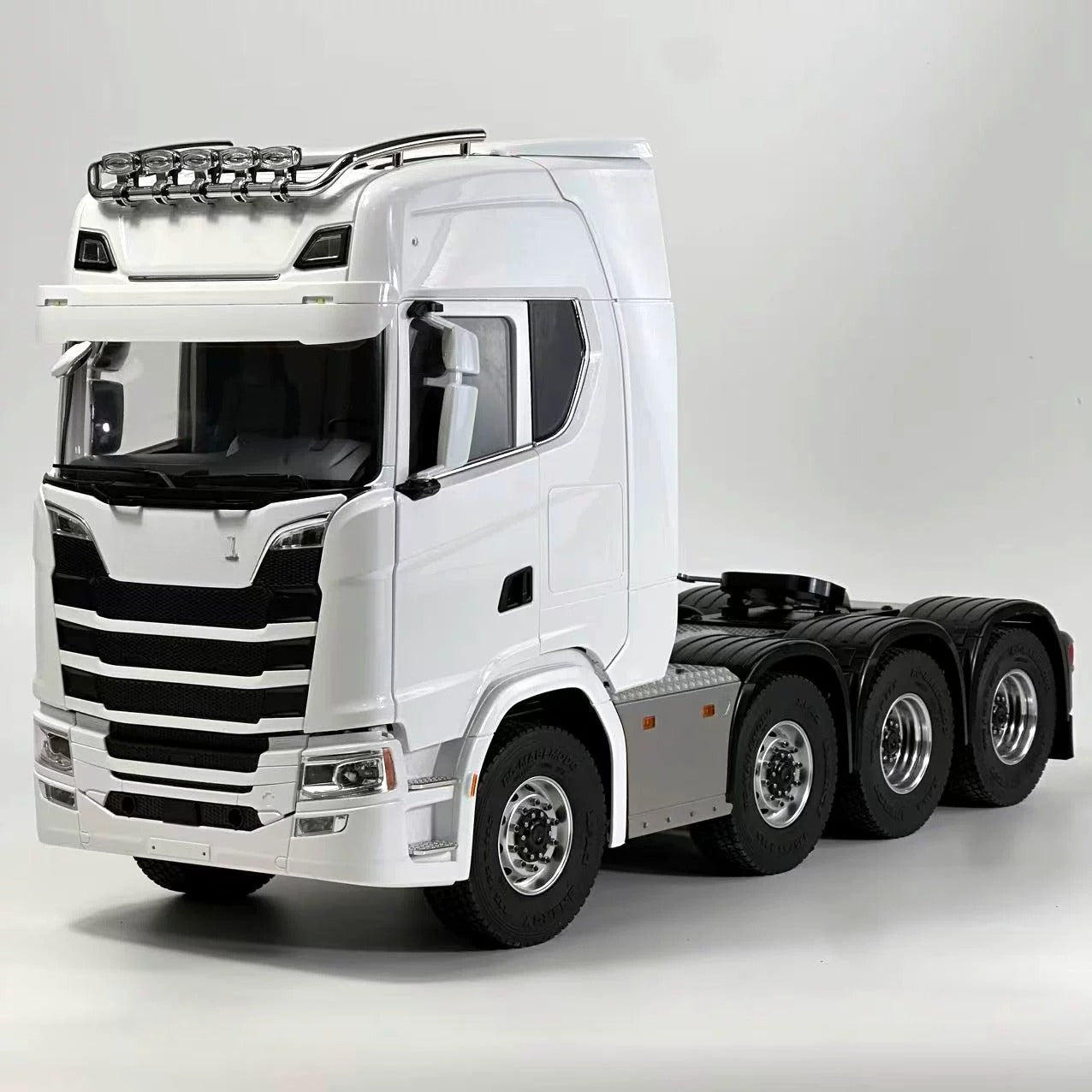 1/14 Tamiya Scania 8x8 Rc Tractor WITH SOUND LIGHT RTR