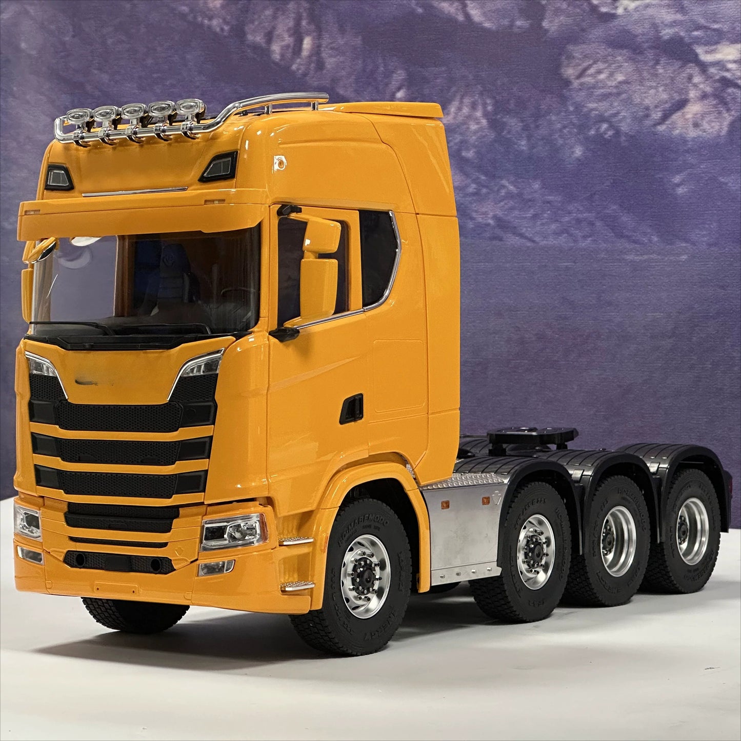 1/14 Tamiya Scania 8x8 Rc Tractor WITH SOUND LIGHT RTR