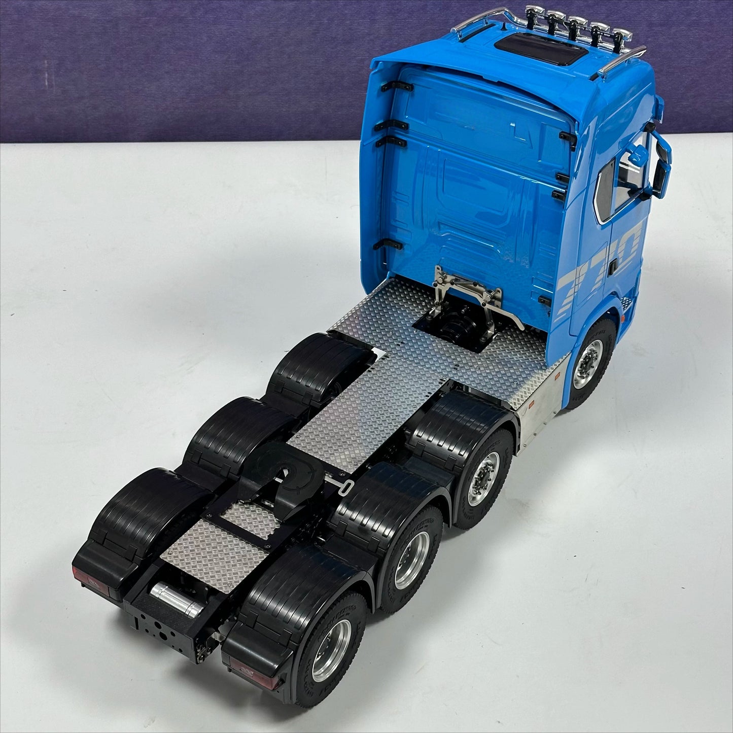 1/14 Tamiya Scania 8x8 Rc Tractor WITH SOUND LIGHT RTR